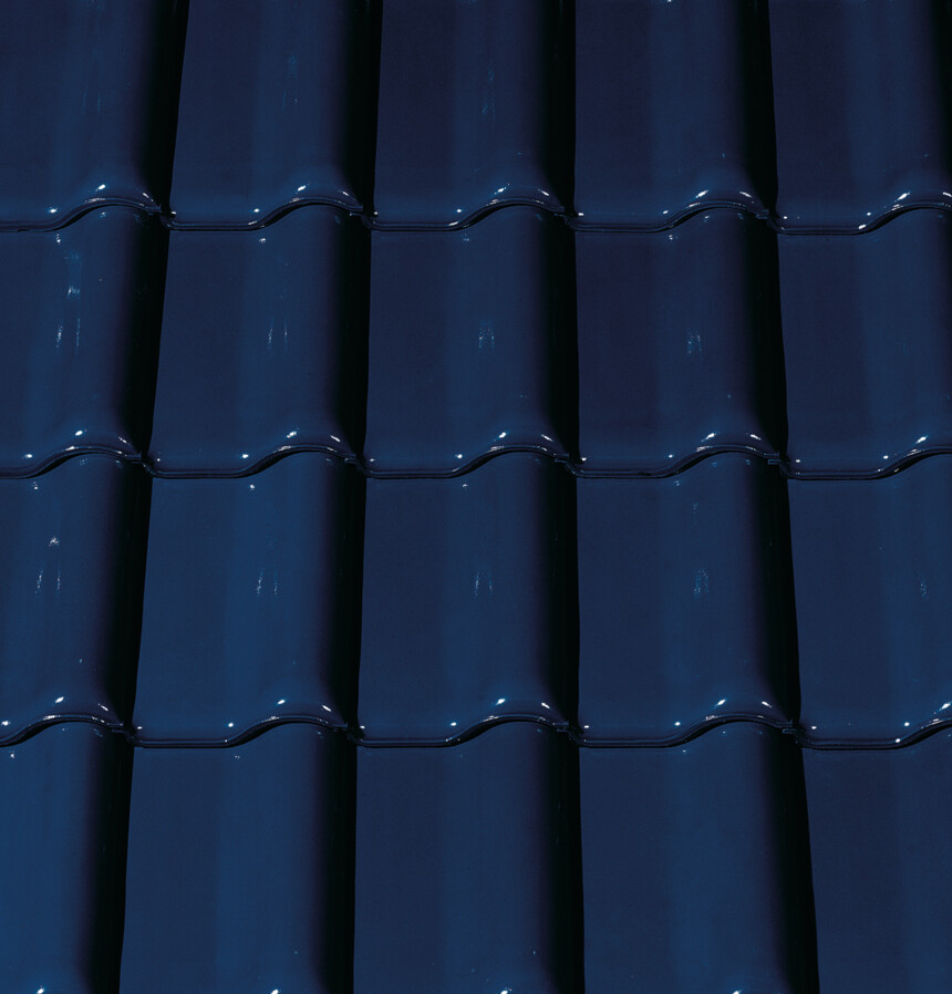 Albastru închis   glazură – laying