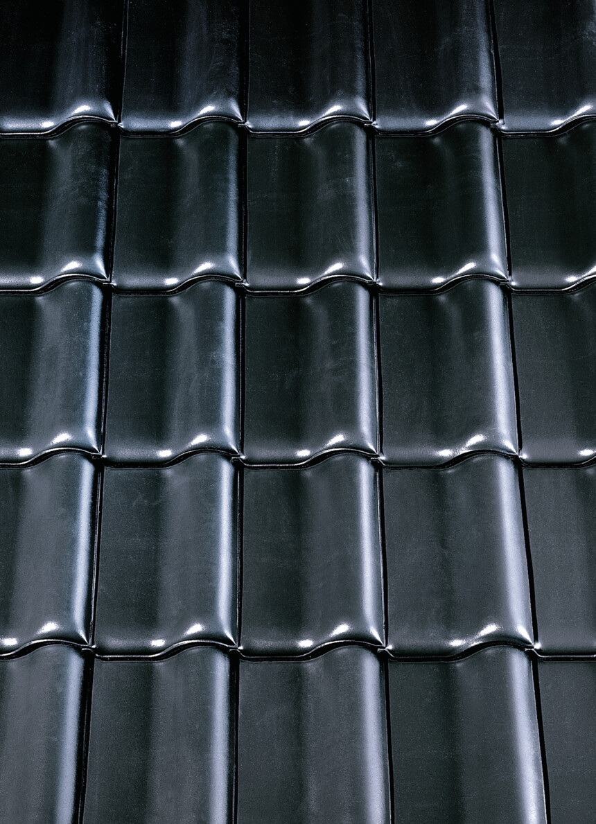 Negru   glazură – laying