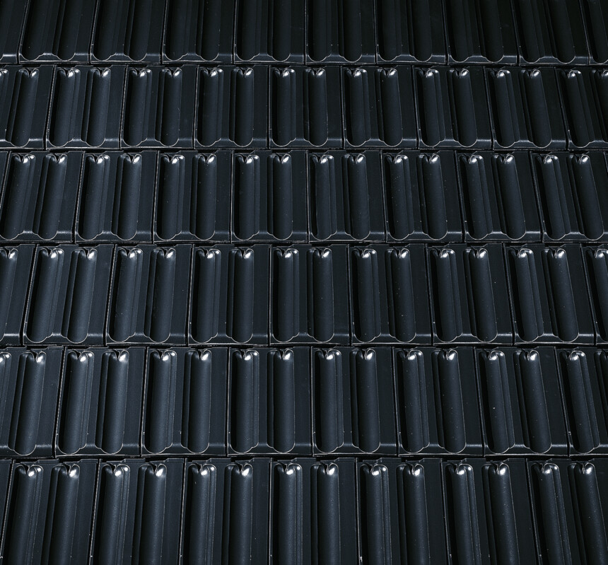 Negru   glazură – laying